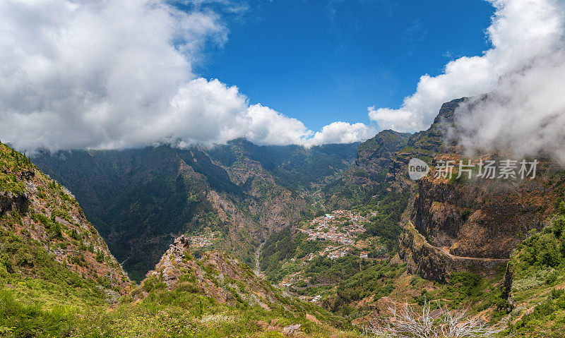 Miradouro do Curral das Freiras的视角与壮观的尼姑山谷在马德拉岛